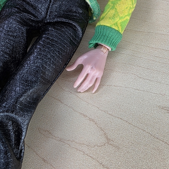 Monster High Duece Gorgon Doll 2008 - Picture 4 of 11